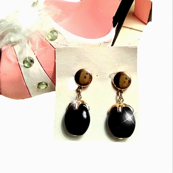 Vintage Trifari Clip Earrings - Picture 3 of 9